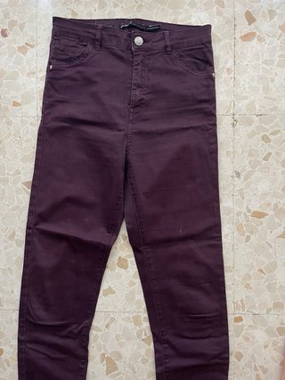 Pantalón pitillo Bershka morado talla S