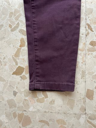 Pantalón pitillo Bershka morado talla S