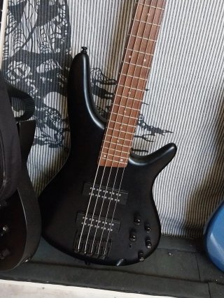 Bajo Ibanez 5 cuerdas  Negociable