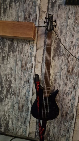 Bajo Ibanez 5 cuerdas  Negociable
