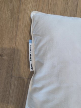 Almohada blanca de tela