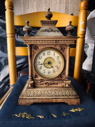Reloj de sobremesa antiguo de madera