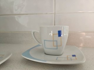 Juego 5 tazas pequeñas de porcelana