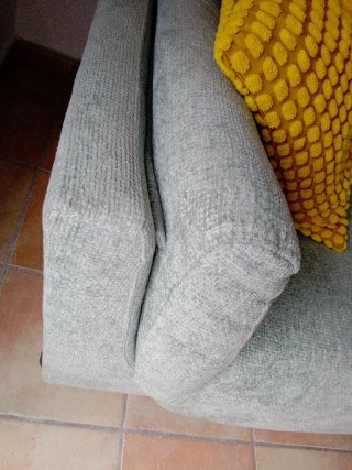 Salón completo: sofá, mesas, lamparas ratán..