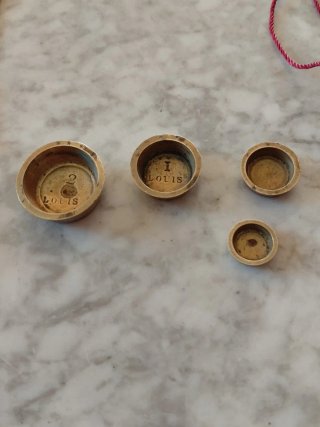 Balanza de cambiasta para monedas de oro
