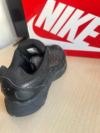Nike P9000 Negras Talla 42