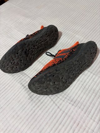 Tenis Adidas Naranja y Negro