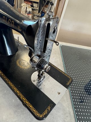 Máquina de coser Alfa antigua