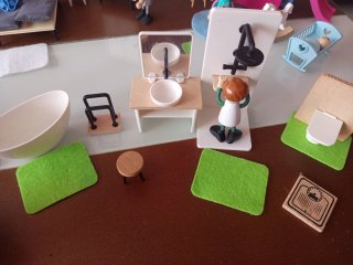 Casa de muñecas y accesorios