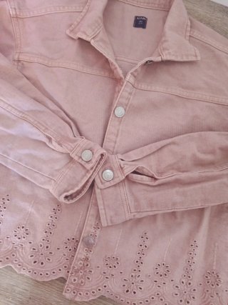 Chaqueta vaquera niña rosa bordada