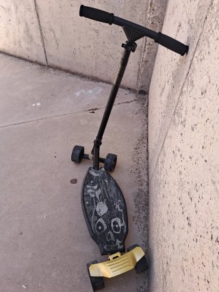 Patinete 4 ruedas poco uso