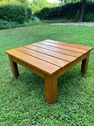 Mesa baja de madera para jardín