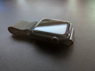 Apple Watch Series 6 Cellular 44mm + Milanese Loop