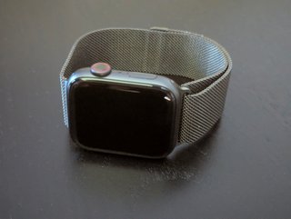 Apple Watch Series 6 Cellular 44mm + Milanese Loop