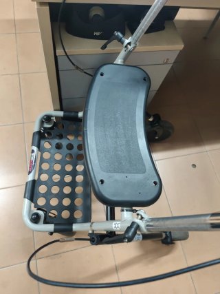 Andador 4 ruedas con asiento