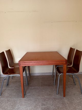Mesa de comedor madera + 4 sillas