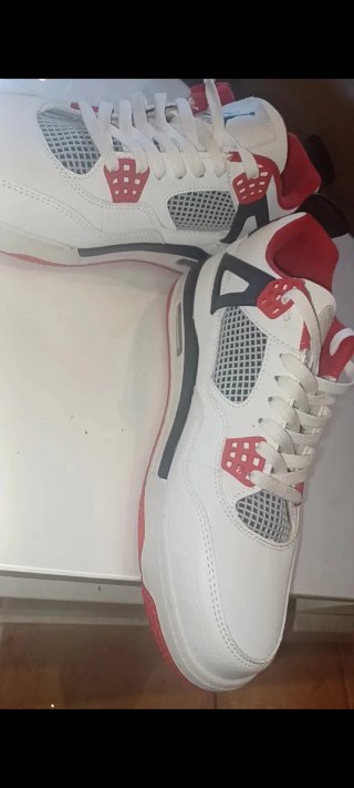 Zapatillas Jordan Blancas y Rojas