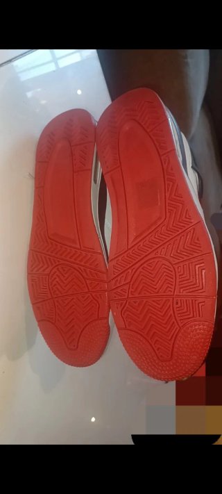 Zapatillas Jordan Blancas y Rojas
