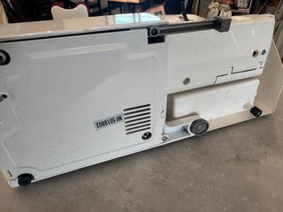 Máquina de coser WERTHEIM