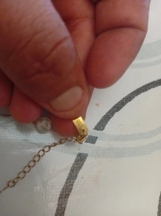 Collar de perlas y oro