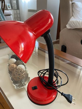 Flexo de escritorio rojo y negro
