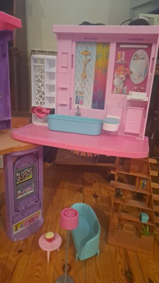 Casa de muñecas Barbie con accesorios