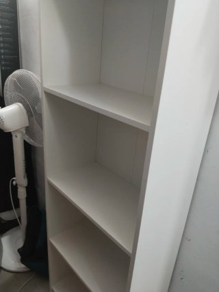 Estantería blanca de madera