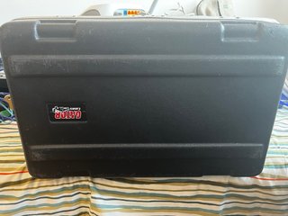 Consola Soundcraft UI24R con flight case