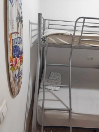 Litera metálica gris con colchones incluidos