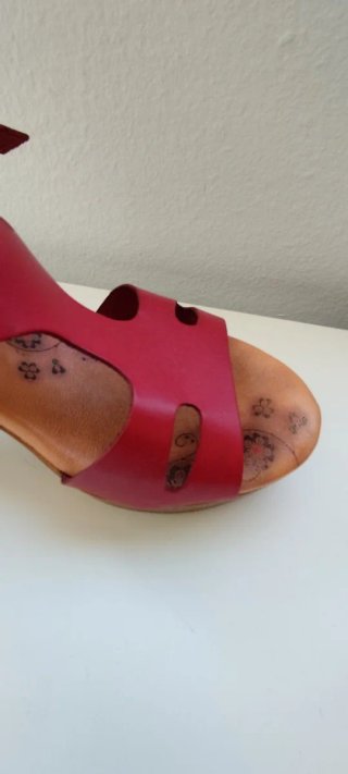 Sandalias de piel rojas