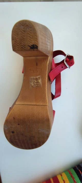 Sandalias de piel rojas