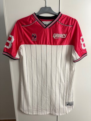 Vestido Grimey estilo fútbol blanco y fucsia