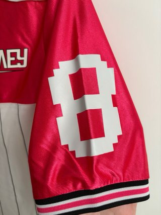 Vestido Grimey estilo fútbol blanco y fucsia