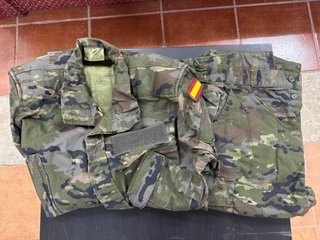 Uniforme campaña pixelado boscoso 1C