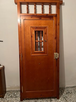 Puerta de madera maciza castellana