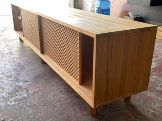 Mueble TV bajo de madera