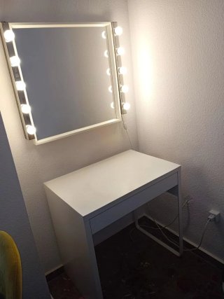 Tocador con espejo y luces LED