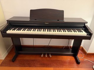 Piano Roland HP-236