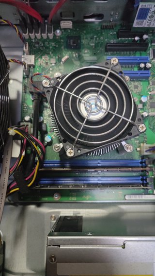 Servidor Fujitsu TX1310 M1 Xeon E3-1226V3