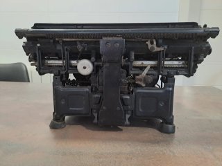 Máquina de escribir Hispano Olivetti M40