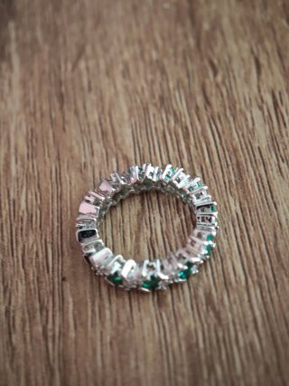 Anillo plata con esmeraldas y diamantes