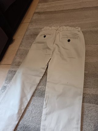 Pantalón crema estilo español
