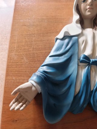 Figura de Virgen de la Paz