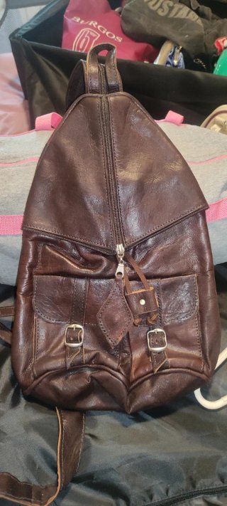 Mochila de cuero marrón