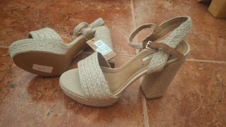 Sandalias de plataforma beige