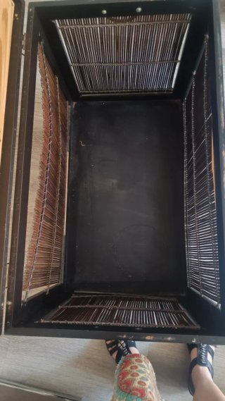 Baúl de madera y bambú