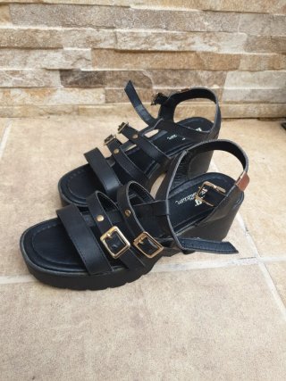 Sandalias Mustang Negras