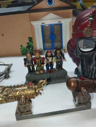 4 Figuras Piratas del Caribe, Calavera Megablok