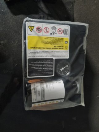 Compresor y kit reparación pinchazos