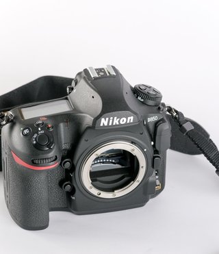 Nikon D850 Full Frame 17.740 disparos + caja